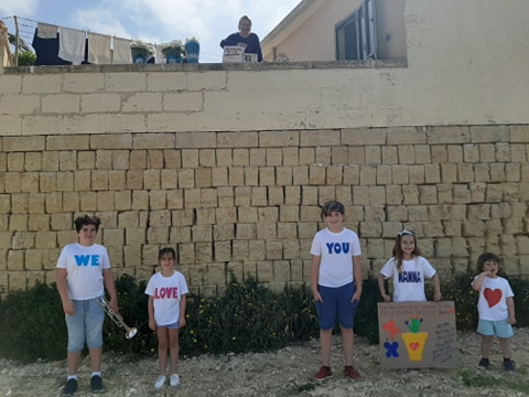 The kids wore shirts sending their nanna a super sweet message