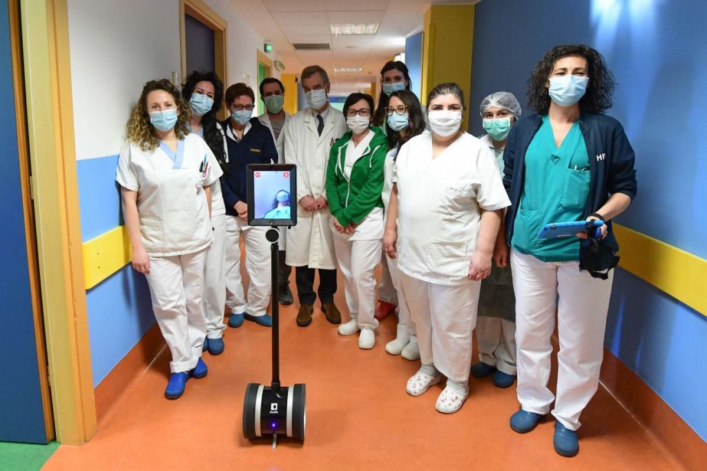 A robot is being used to help COVID-19 patients in Italy (Photo: AFP)