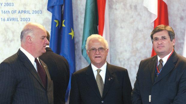 Eddie Fenech Adami with Richard Cachia Caruana at the signing of the EU ascension treaty