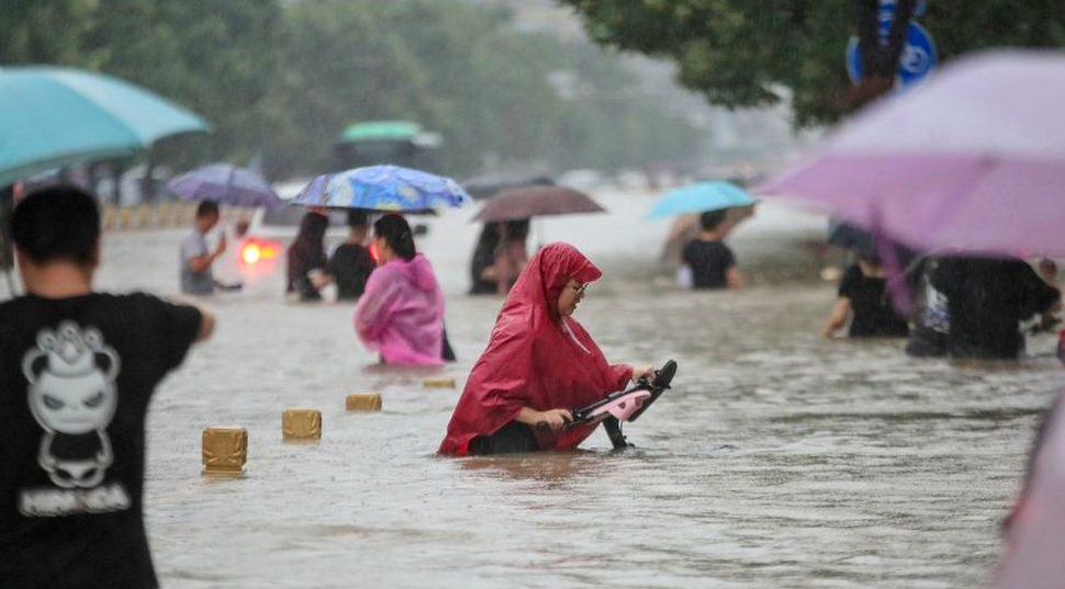 Flooding in Zhengzhou, China, BBC