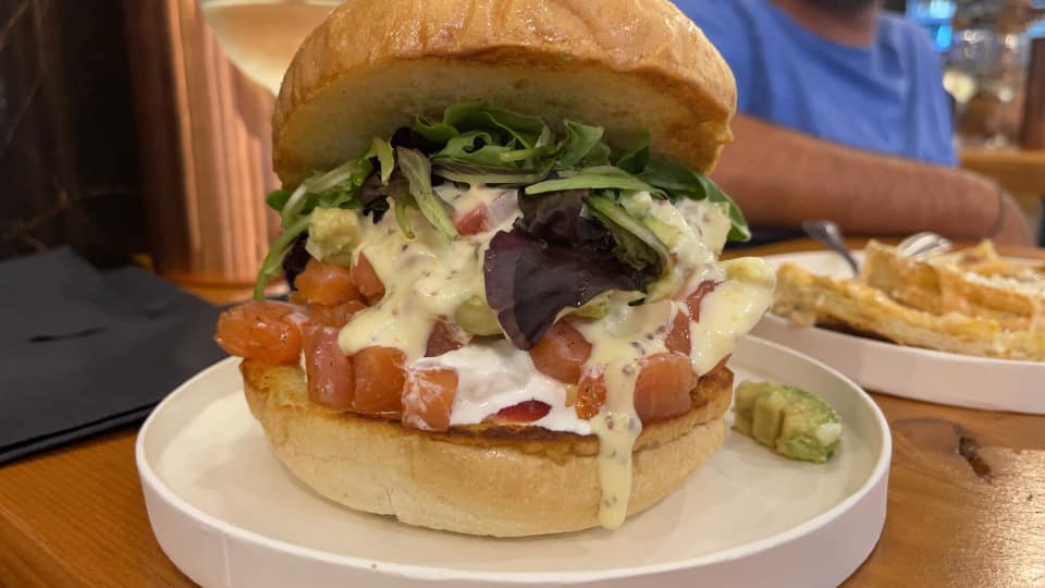 Salmon tartare burger