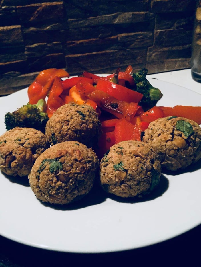 Grilled vegetables with falafel for dinner 