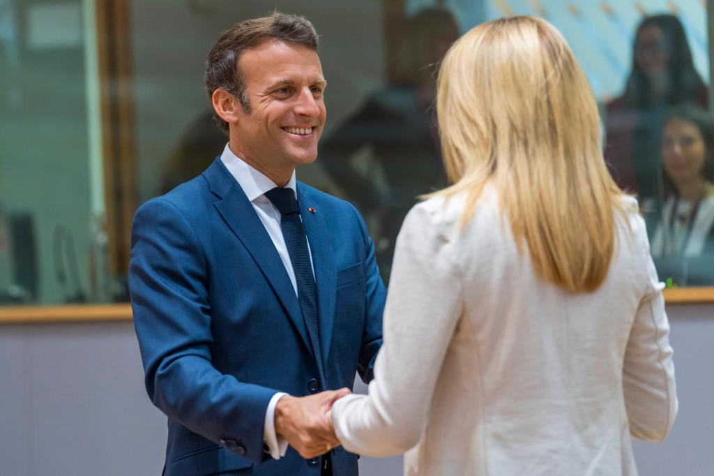 Roberta Metsola with French President Emmanuel Macron