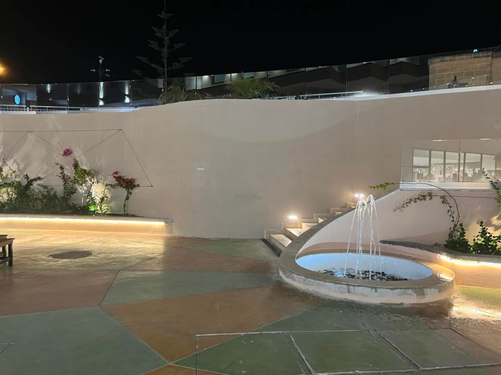 A fountain at Campus Hub