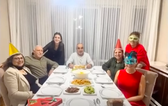 The last photo of Pelin with her family