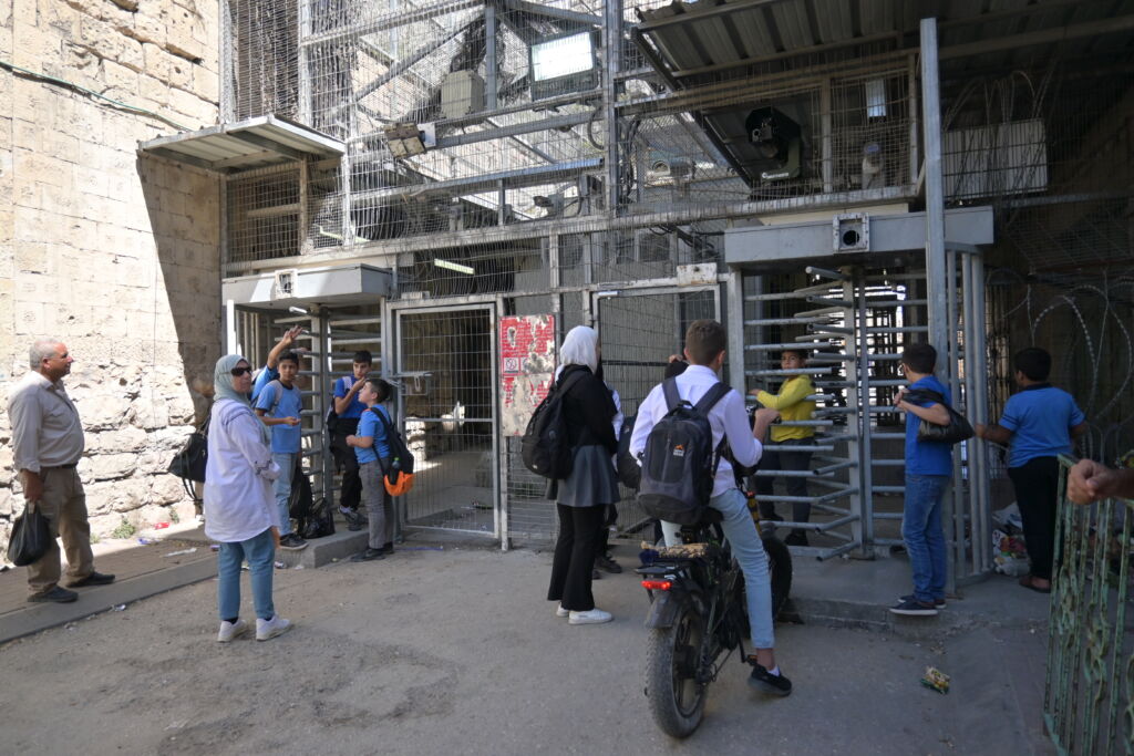 A checkpoint in Al-Khalil (Hebron), which separates the city from the occupied neighbourhood