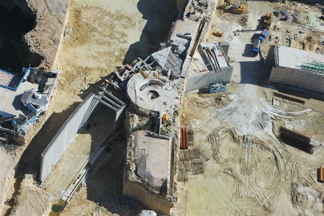 Construction of trunk road beneath the Garden Battery