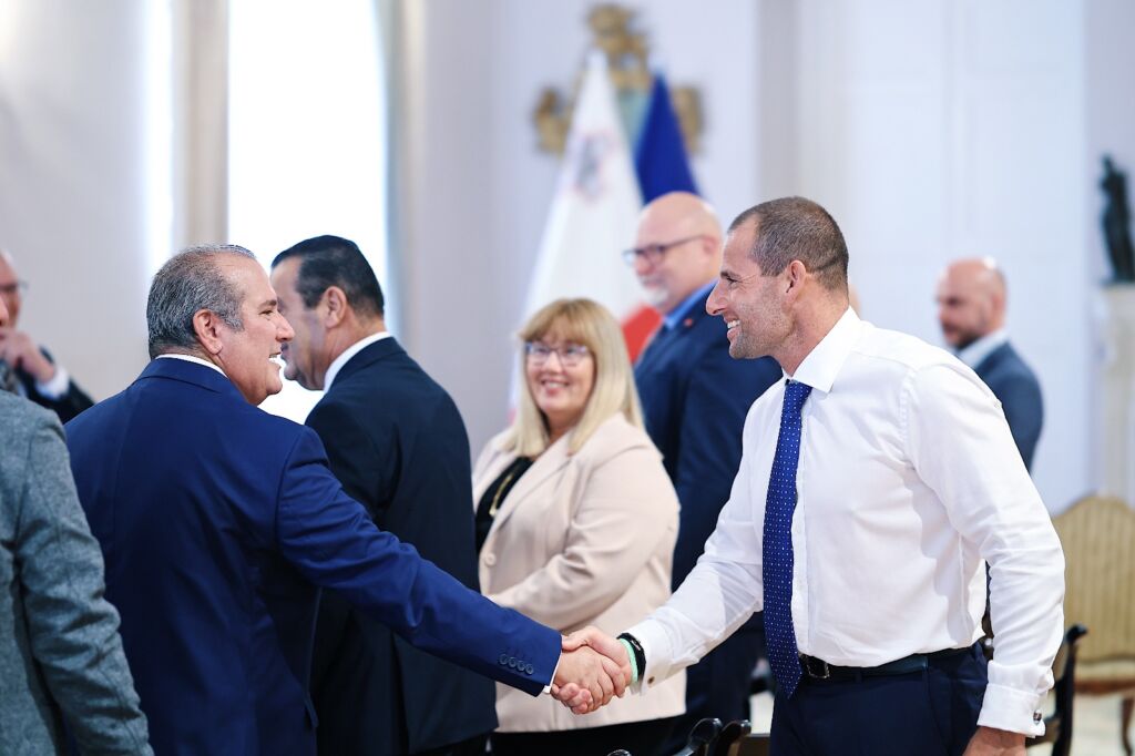 Josef Bugeja with Prime Minister Robert Abela (Photo: GWU)